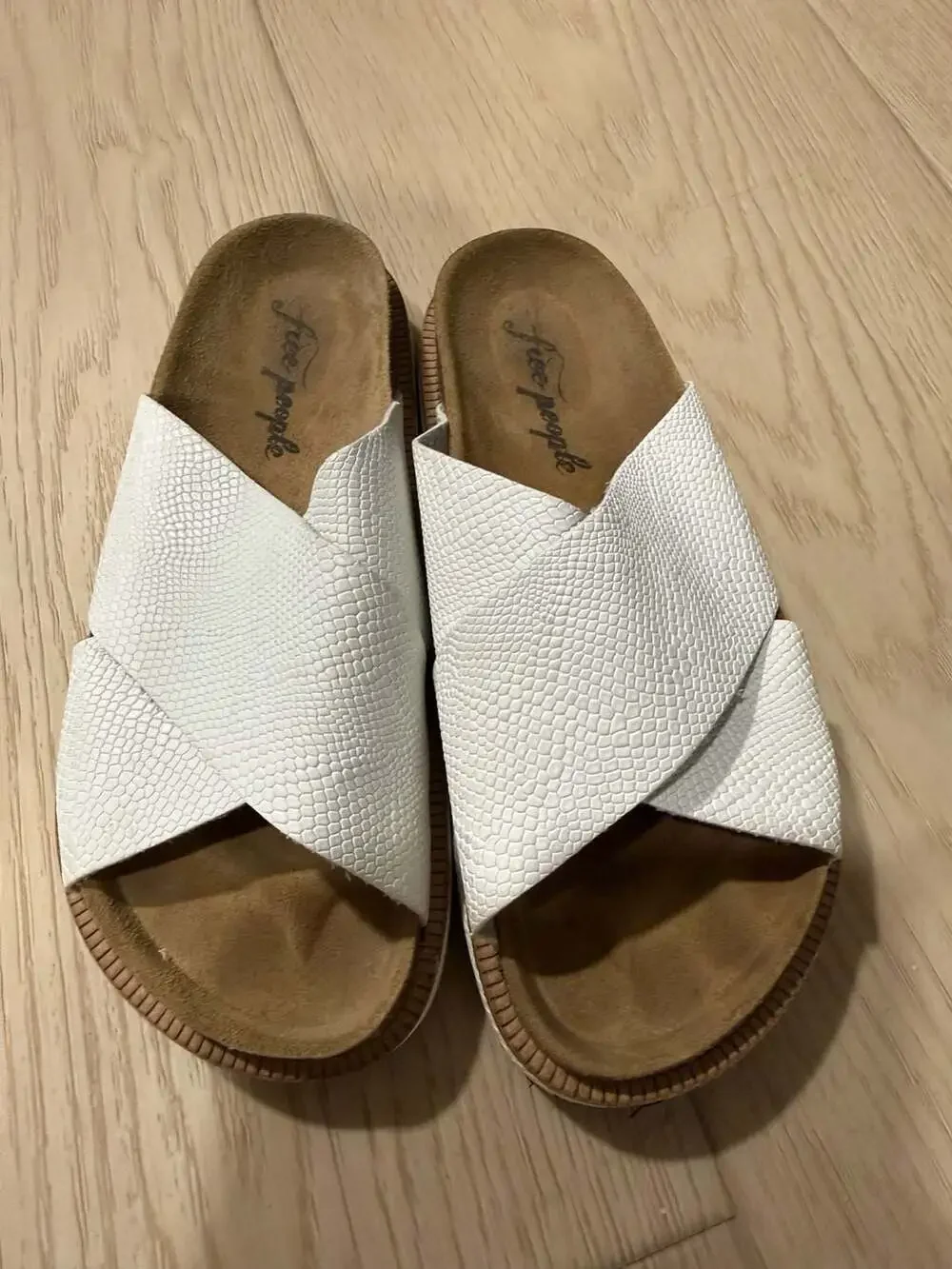 Free People Sidelines Crisscross Footbed Slide Sandals in White Snake Print sz 6